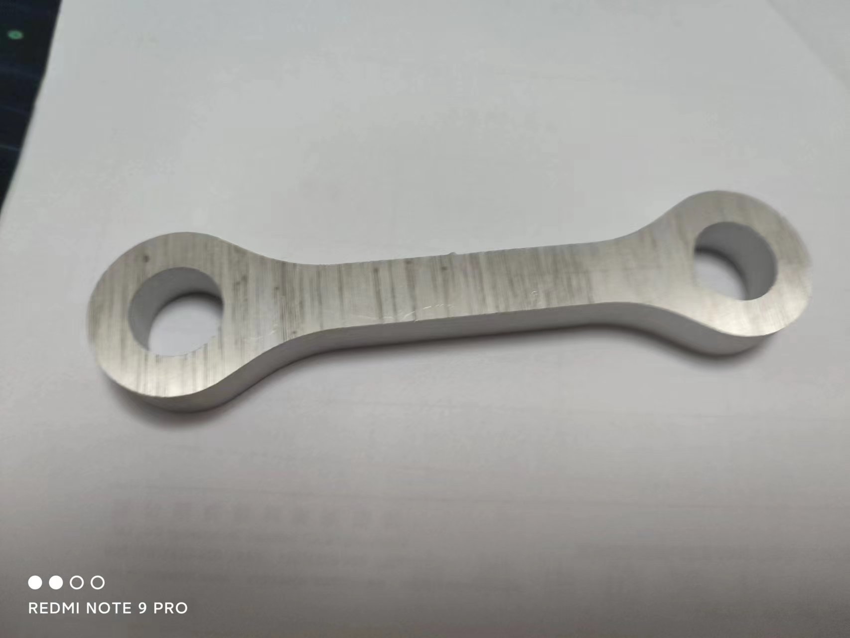 Streç parçalar denetim kesme makinesi