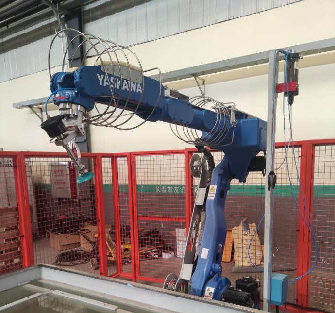 Kompozit Malzeme Su Jeti Kesme + Robotik Kol tarafından Otomatik Yükleme ve Boşaltma