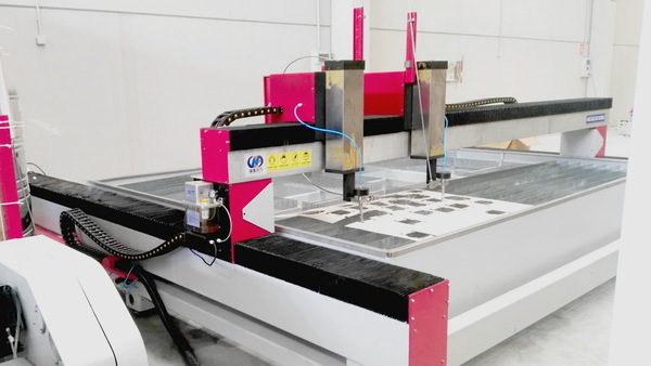 Su jeti kesme makinesi